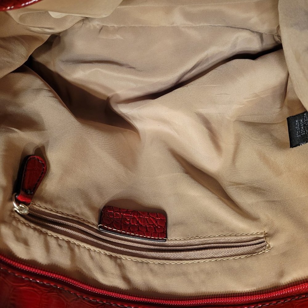 Nine & Co Red Bucket Tote - Picture 8 of 16